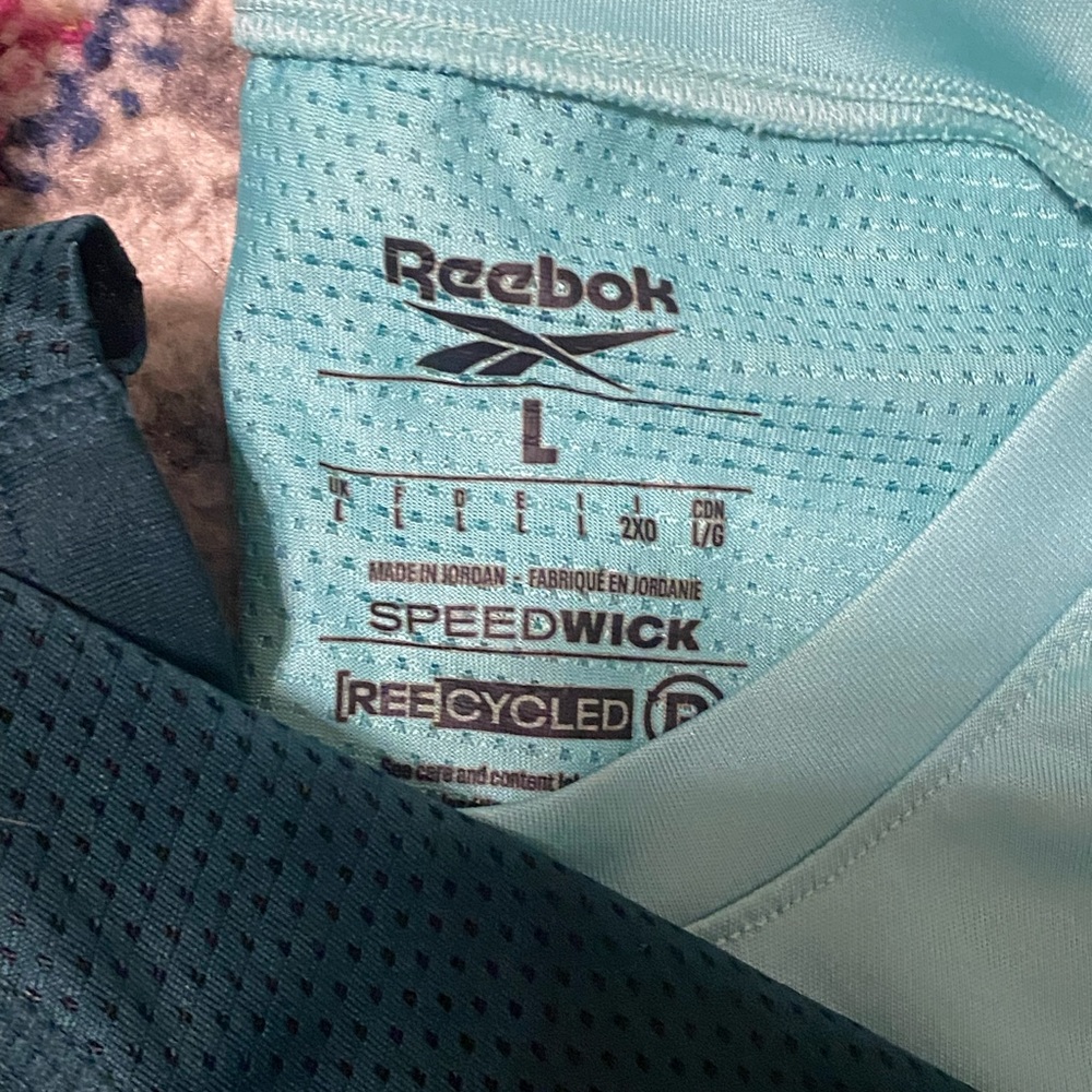 Reebok - Picture 3 of 4